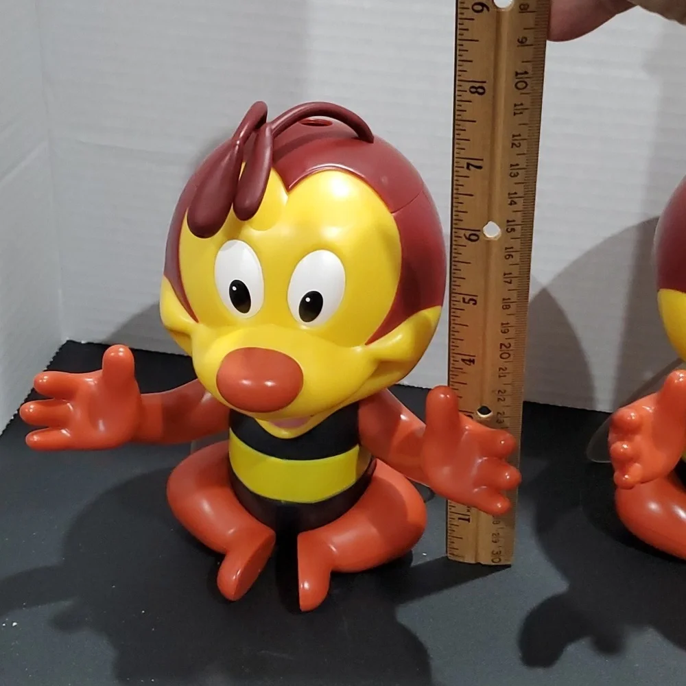 Disney Spike the Bee 🐝  Sipper Cup L👀K Epcot 🌎 Garden Accessory